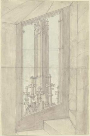 Turmtreppe mit der Aussicht auf die Fiale eines Strebepfeilers