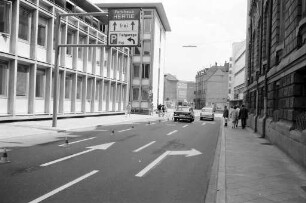 Neue Fahrbahneinteilung im Zirkel an der kritischen Ecke Herrenstraße
