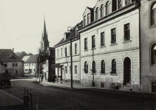 Dresdner Straße mit Kirche