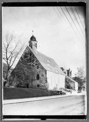 An der alten Johanniskirche in Freiberg : Freiberg. Katholische Kirche Sankt Johannis. Straßenansicht