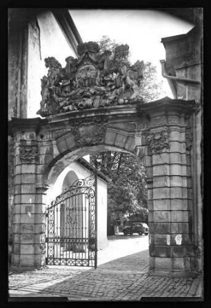Tor (Portal) zur Hofhaltung in der Mühlenstraße (heute Rathaus)