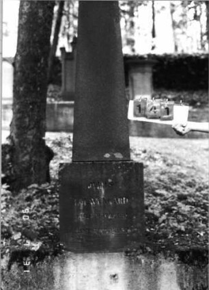Grabstein 141 (Index: 99790465) Maße HxBxT: 175x26x26 cm: Grabstein 141
