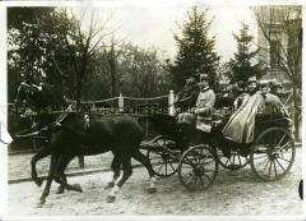 Wilhelm II. und Zar Nikolaus II. in einer Kutsche
