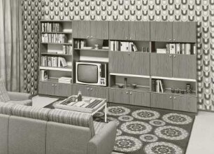 Anbauwand : Wohnzimmermöbel (1973; Möbelkombinat Erfurt (MKE)). Anbauwand und Sitzgruppe mit Besitelltisch