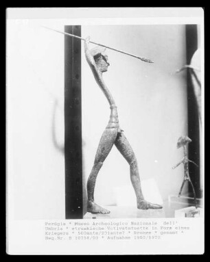 etruskische Votivstatuette in Form eines Kriegers