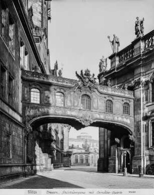 Schloßstraße : Dresden, Übergang zwischen Schloss und Hofkirche