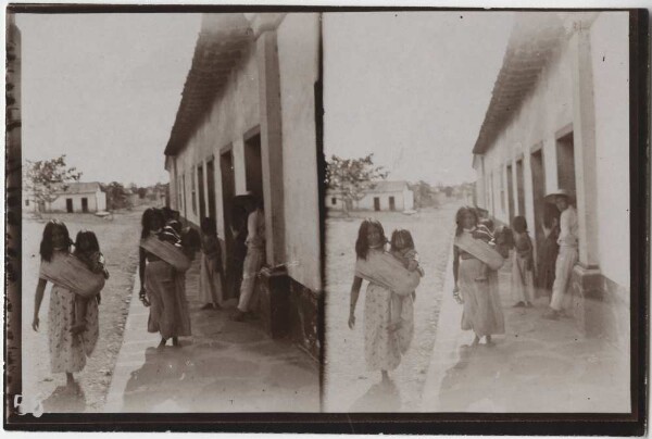 Guajajara Indians in front of Kissenberth's house in Barra do Corda