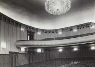Kulturpalast der SDAG Wismut : Chemnitz-Rabenstein, Kulturpalast der SDAG Wismut, Unritzstraße 40. Großer Kultursaal. Zuschauerraum. Blick auf Parkett und Rang
