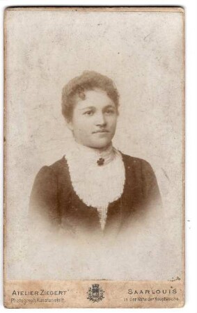 Portraitaufnahme einer Frau mittleren Alters