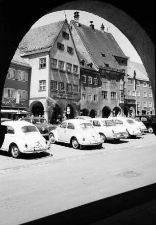 Isny: Rathaus, Blick durch Bogen